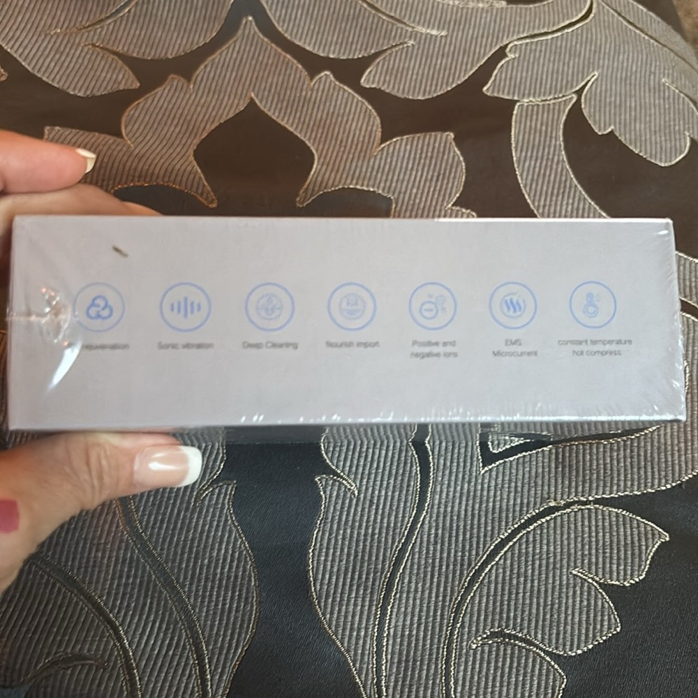 Dor 24K LED/EMS Neck, Face & Body Beauty Device BRAND NEW IN BOX/SEALED - Picture 3 of 11